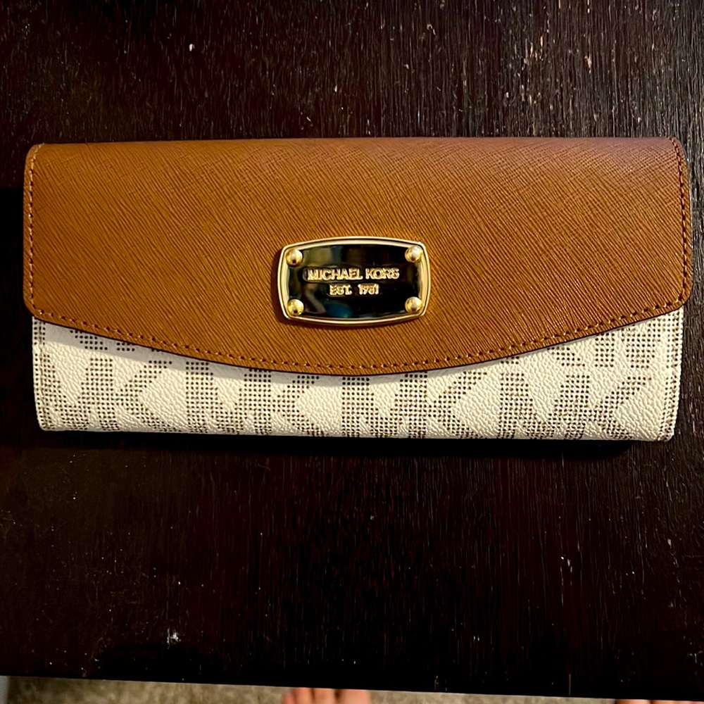 Micha Kors wallet